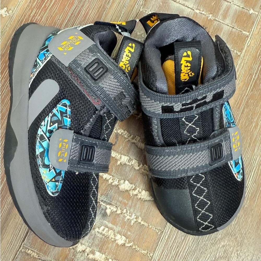 Nike LeBron Soldier 13 Sneakers